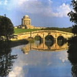 Castle Howard, North Yorkshire, vista del mausoleo, 1726-1729. Foto: Libro Gdes. Jadines de Europa Ehrenfried Kluckert.
