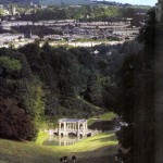 Prior Park, vista del castillo, el jardín y puente palladiano. Foto: Libro Gdes. Jardines de Europa-Ehrenfreid Kluckert.