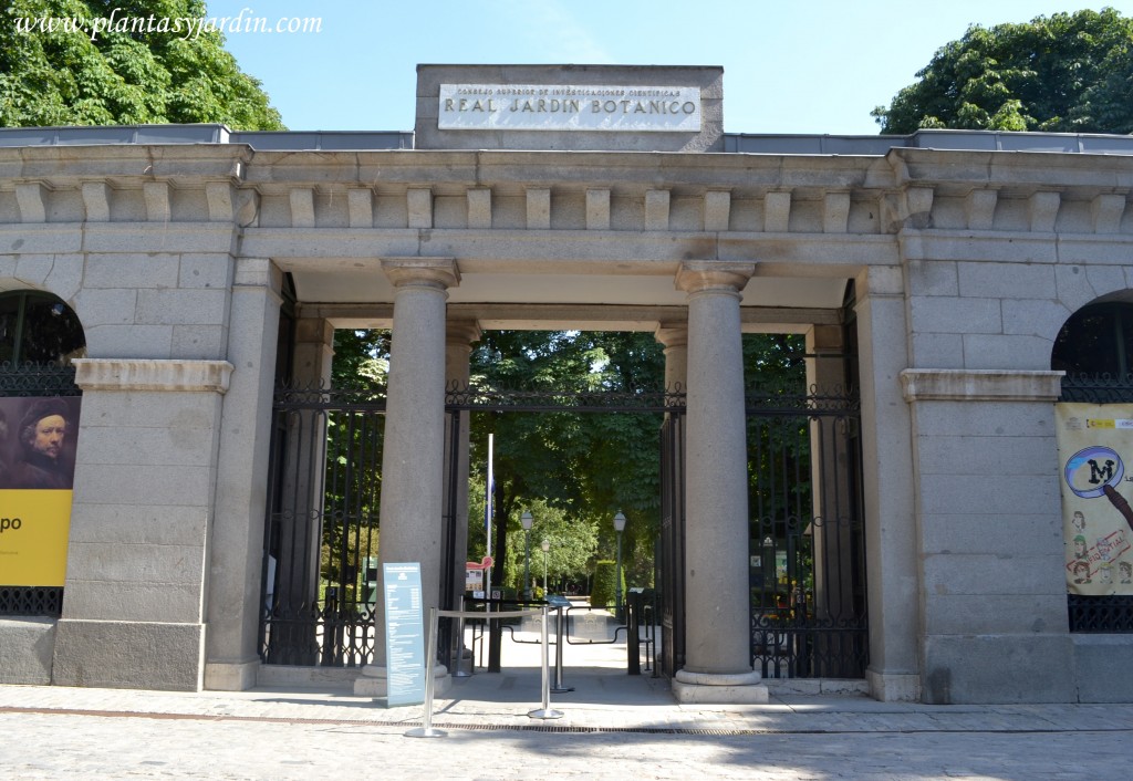 Acceso principal al Real Jardín Botánico de Madrid.