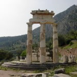 Tholos en Delphos. Foto: Wikipedia. Tholos en Delphos. Foto: Wikipedia.