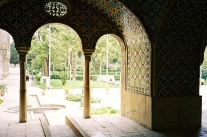 Jardín persa en el Palacio de Golestan en. Foto: Wikipedia.